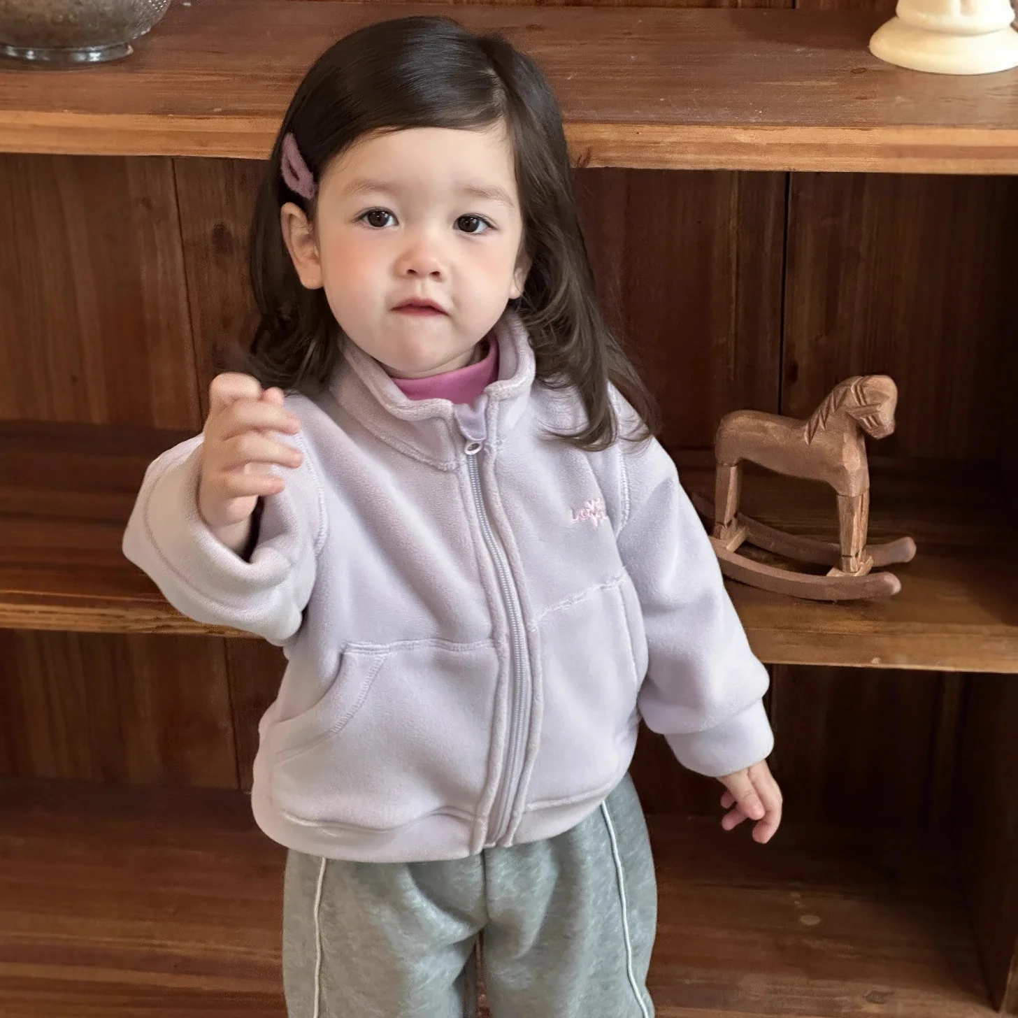 Корейская версия детской одежды, новая детская одежда 25, осенне-зимняя одежда для малышей, куртка, комплект с капюшоном и штанами для девочек
Корейская версия детской одежды, новая детская одежда 25, осенне-зимняя одежда для малышей, куртка, комплект с капюшоном и штанами для девочек