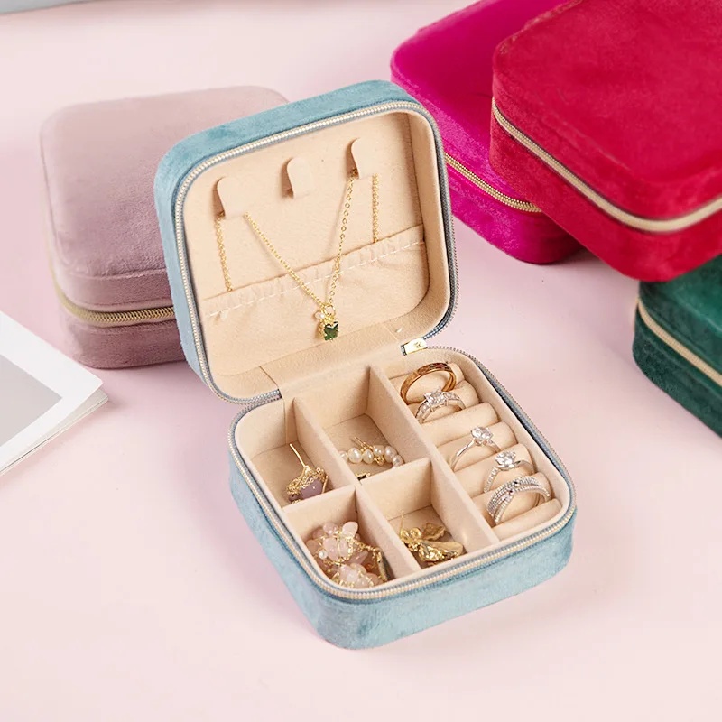 New flannelette jewelry box Portable jewelry storage box Small ring necklace gift box
New flannelette jewelry box Portable jewelry storage box Small ring necklace gift box