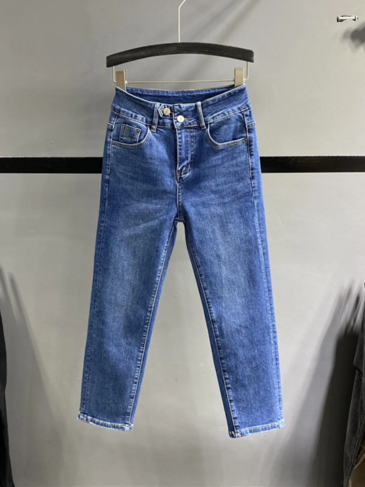 Spring 2026 High Waist Slim Fit Straight Leg Denim Jeans Women's Elastic Two Button Eighteen Cotton Stretch Denim Pants
Spring 2026 High Waist Slim Fit Straight Leg Denim Jeans Women's Elastic Two Button Eighteen Cotton Stretch Denim Pants