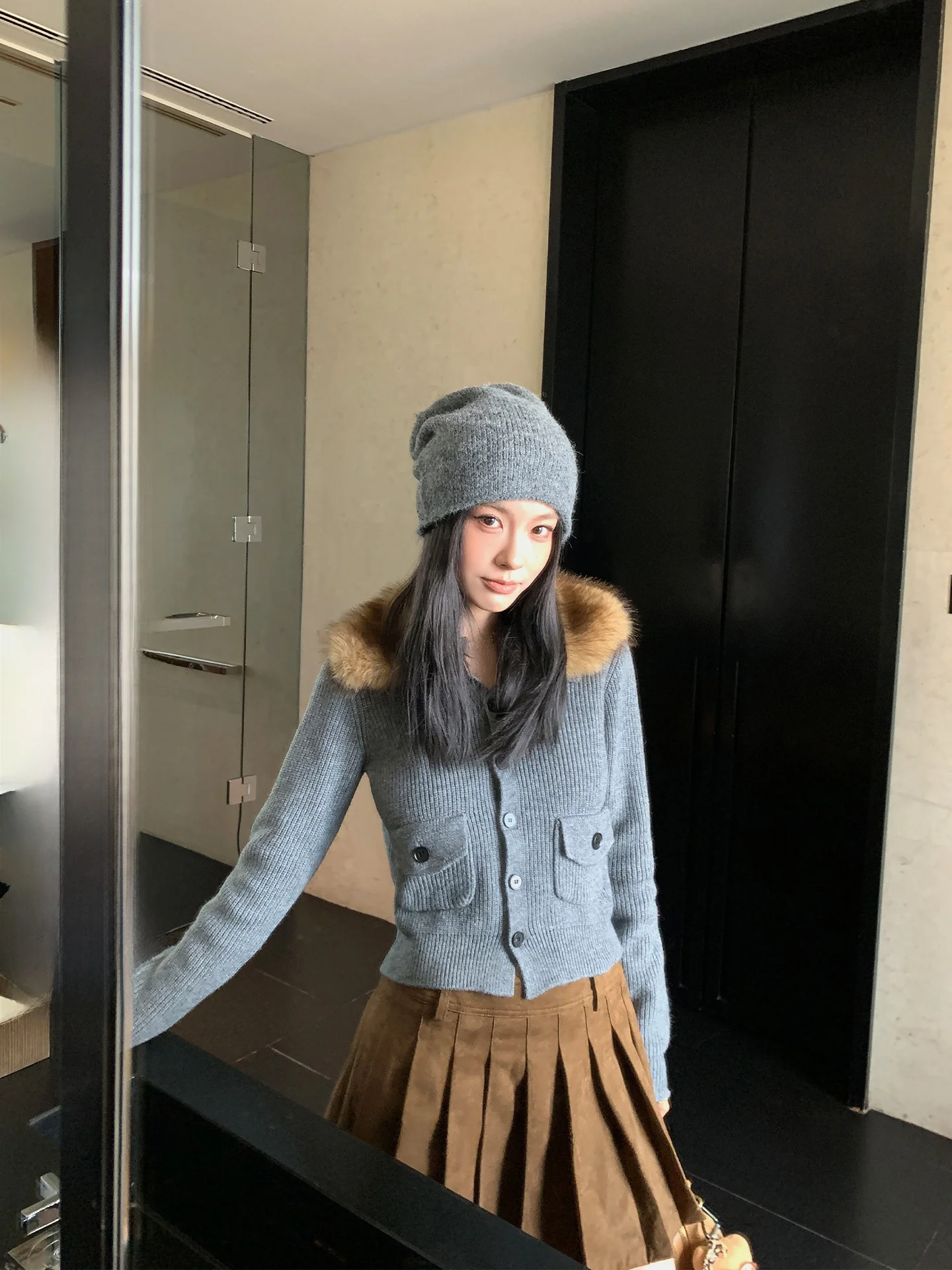 LIONE08 Manchester Ci ey Old Money свитер Jaet со съемным меховым воротником, повседневное женское облегающее длинное пальто све
LIONE08 Manchester Ci ey Old Money свитер Jaet со съемным меховым воротником, повседневное женское облегающее длинное пальто све