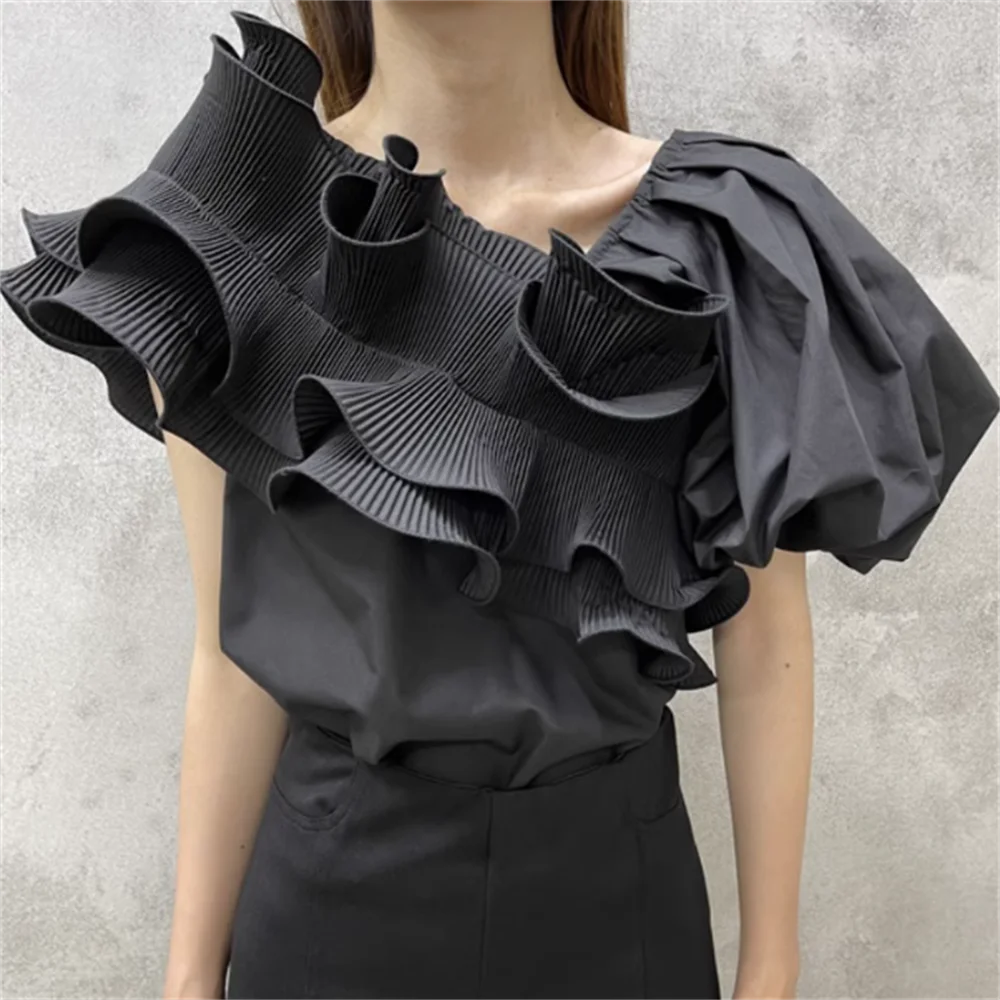 Fashion irregular lotus leaf V-collar shirt women's short-sleeved summer design niche bubble-sleeved blouse
Fashion irregular lotus leaf V-collar shirt women's short-sleeved summer design niche bubble-sleeved blouse