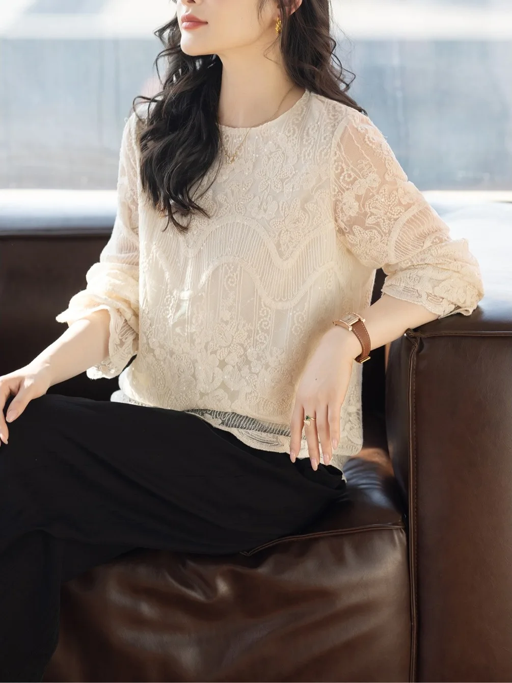 Ele Lace Embroidery Long Sve round Ne irt Women's Spring Autumn New Sle Agel Gentle Faion Beautiful Top
Ele Lace Embroidery Long Sve round Ne irt Women's Spring Autumn New Sle Agel Gentle Faion Beautiful Top