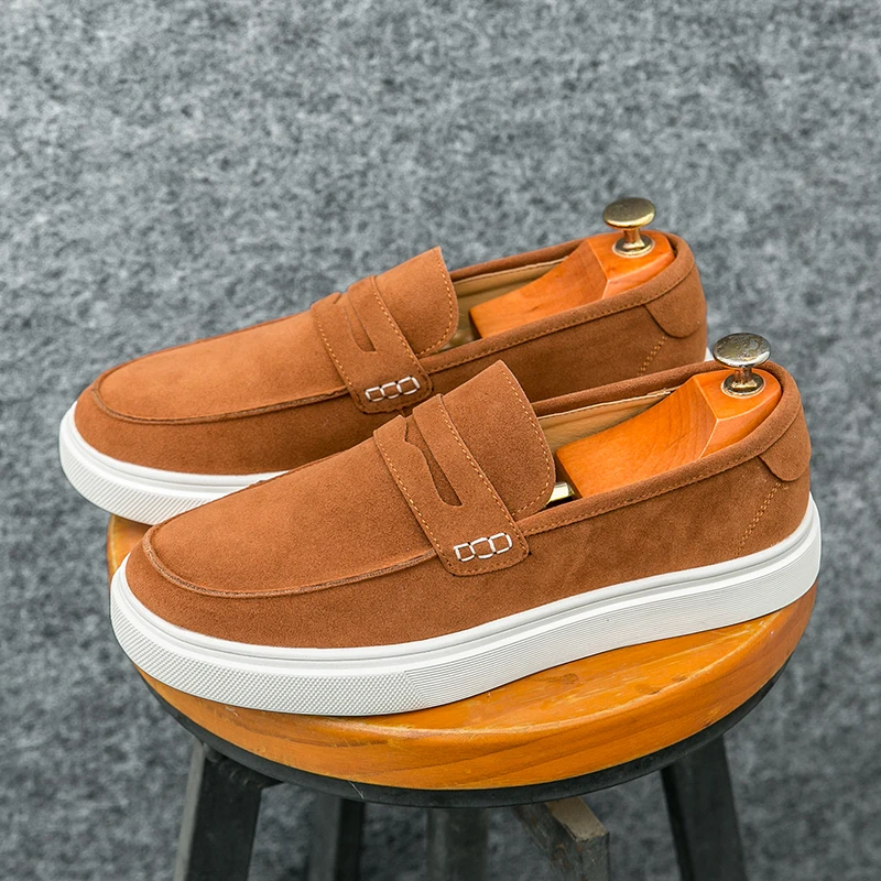 British Style Brown Men's Loafers Suede Leather Casual Shoes for Men Comfort Slip on Moccasins Male Driving Shoes Big Size 38-46
British Style Brown Men's Loafers Suede Leather Casual Shoes for Men Comfort Slip on Moccasins Male Driving Shoes Big Size 38-46