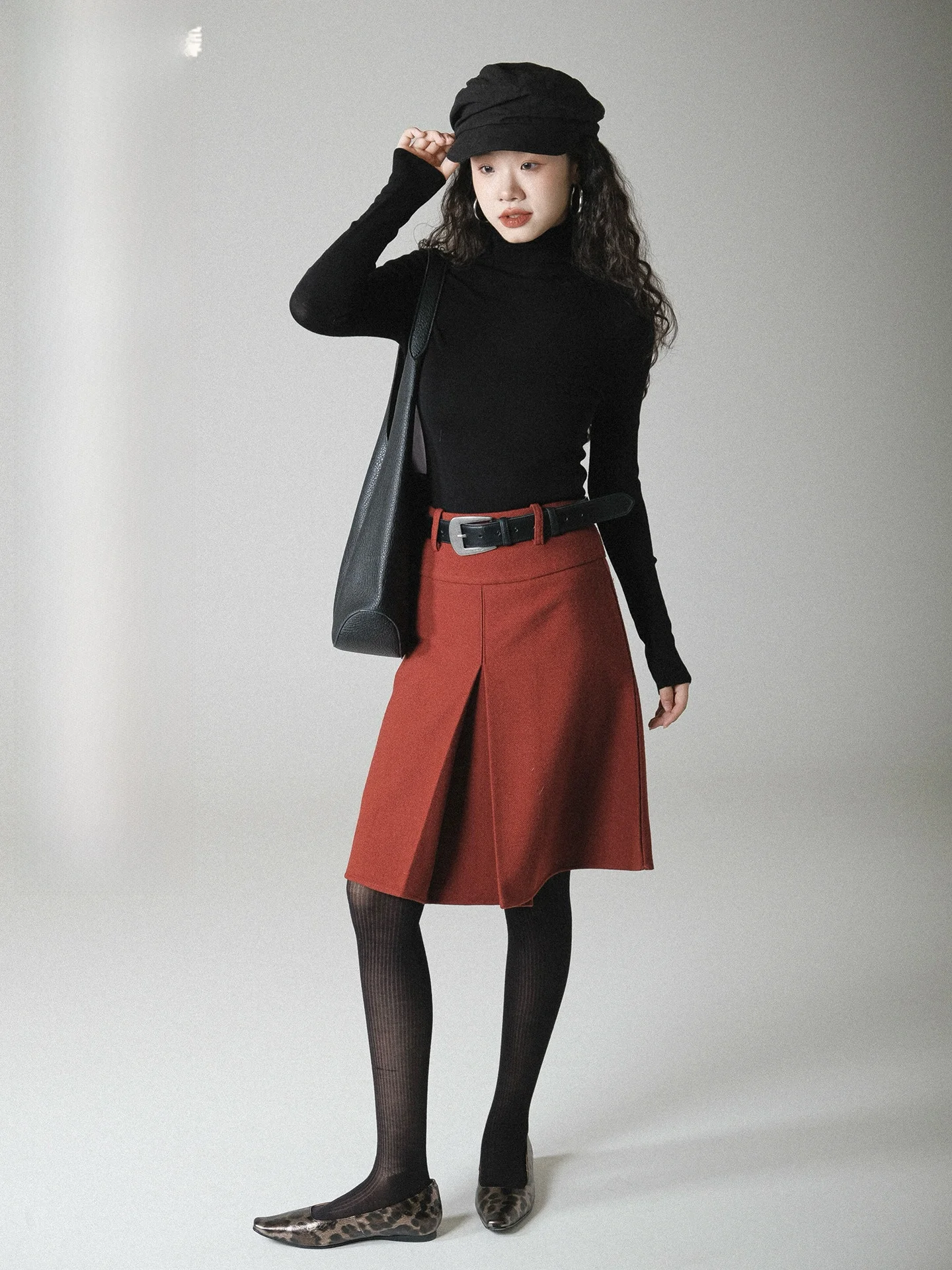 IVY YANG Юбка трапециевидной формы с высокой талией, модная универсальная облегающая юбка из шерсти для женщин, повседневная юбка, осень 2025
IVY YANG Юбка трапециевидной формы с высокой талией, модная универсальная облегающая юбка из шерсти для женщин, повседневная юбка, осень 2025