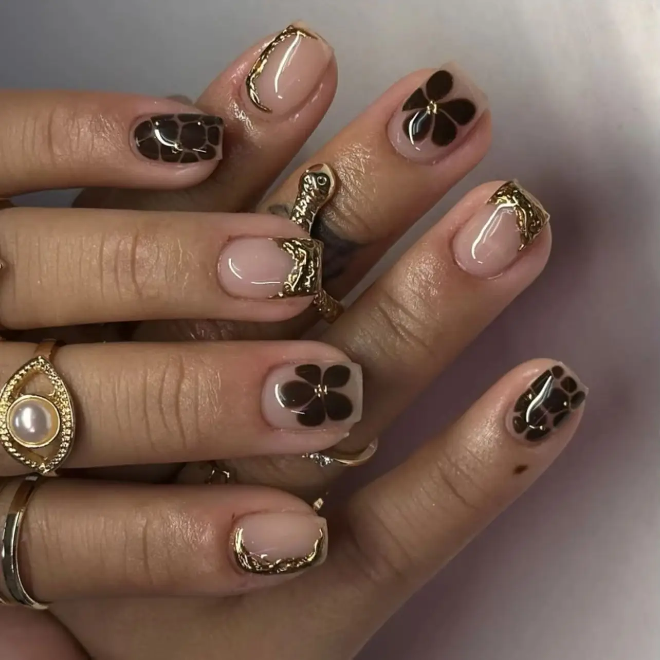 24Pcs Brown Flower Pattern Press on Nails with Short Square Cute Snake Grain Fake Nail French Fashion Finished Wearable Nail Art
24Pcs Brown Flower Pattern Press on Nails with Short Square Cute Snake Grain Fake Nail French Fashion Finished Wearable Nail Art