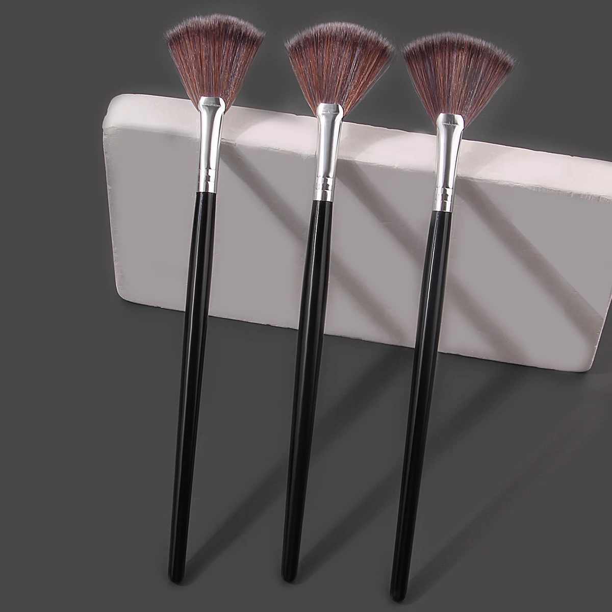 Hot-selling 3-piece set:Fan-shaped brush,soft bristles,skin-friendly loose powder blush brush,portable makeup tool for beginners
Hot-selling 3-piece set:Fan-shaped brush,soft bristles,skin-friendly loose powder blush brush,portable makeup tool for beginners