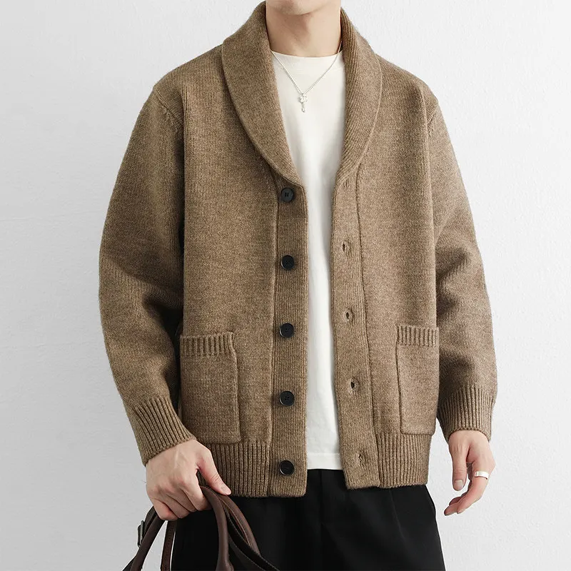 Высококачественный вязаный кардиган с V-образным вырезом для мужчин, однотонный свитер-жакет, верхняя одежда для весны и осени, с длинными рукавами, дышащий, приятный к телу.
Высококачественный вязаный кардиган с V-образным вырезом для мужчин, однотонный свитер-жакет, верхняя одежда для весны и осени, с длинными рукавами, дышащий, приятный к телу.