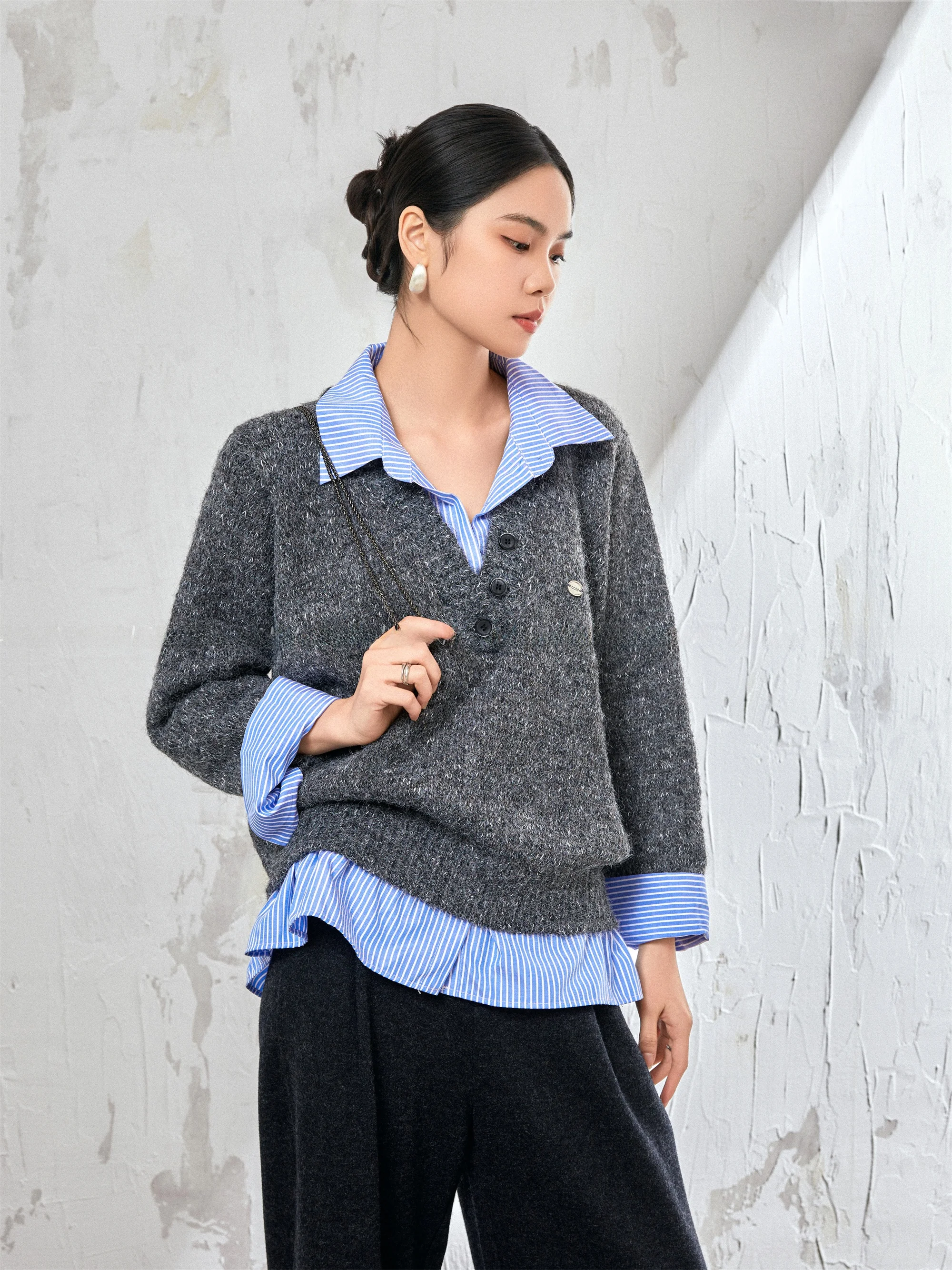 Lulu Korean Style Chic Grey Knitted Sweater Women's Autumn Winter New Fashion Classy Fake Two-Piece Design Turn-down Collar Top
Lulu Korean Style Chic Grey Knitted Sweater Women's Autumn Winter New Fashion Classy Fake Two-Piece Design Turn-down Collar Top
