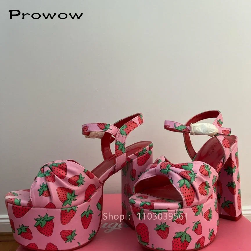 Сандалии на платформе с фруктовым принтом, женские милые туфли на высоком блочном каблуке с круглым носком, летние ярко-розовые женские сандалии с ремешком на щиколотке
Сандалии на платформе с фруктовым принтом, женские милые туфли на высоком блочном каблуке с круглым носком, летние ярко-розовые женские сандалии с ремешком на щиколотке