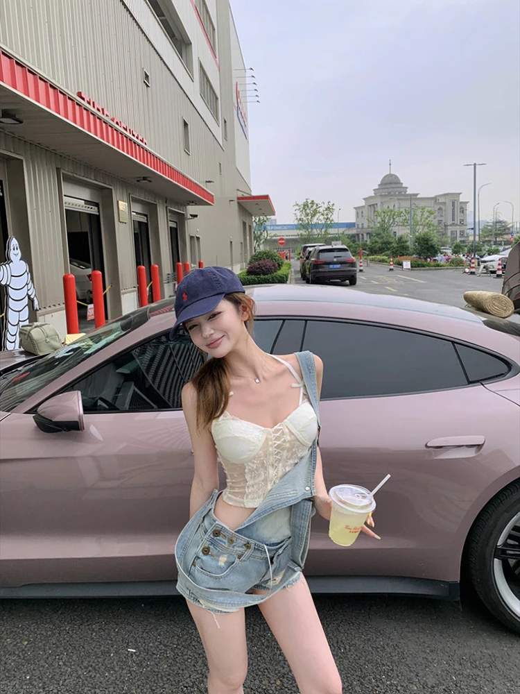 Hot girl set with lace bow sexy slimming camisole +ripped jeans overalls shorts summer casual street trendy two-piece set
Hot girl set with lace bow sexy slimming camisole +ripped jeans overalls shorts summer casual street trendy two-piece set