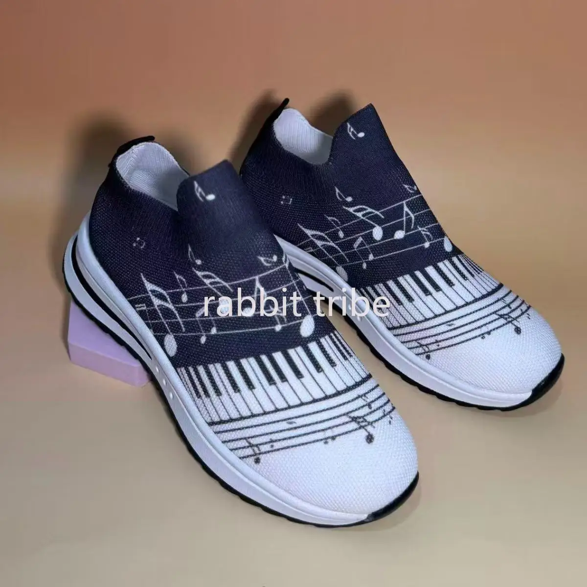 Новые модные повседневные женские туфли 2026 года, роскошные женские повседневные спортивные туфли с принтом, большие размеры 35-43, женские туфли без каблука
Новые модные повседневные женские туфли 2026 года, роскошные женские повседневные спортивные туфли с принтом, большие размеры 35-43, женские туфли без каблука