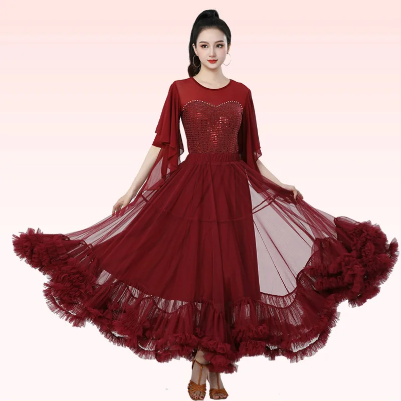 Women's New Style Square Dance Three-step Burgundy Ruffled Dance Costume With Medium Sleeves And Large Hem Sequins
Women's New Style Square Dance Three-step Burgundy Ruffled Dance Costume With Medium Sleeves And Large Hem Sequins