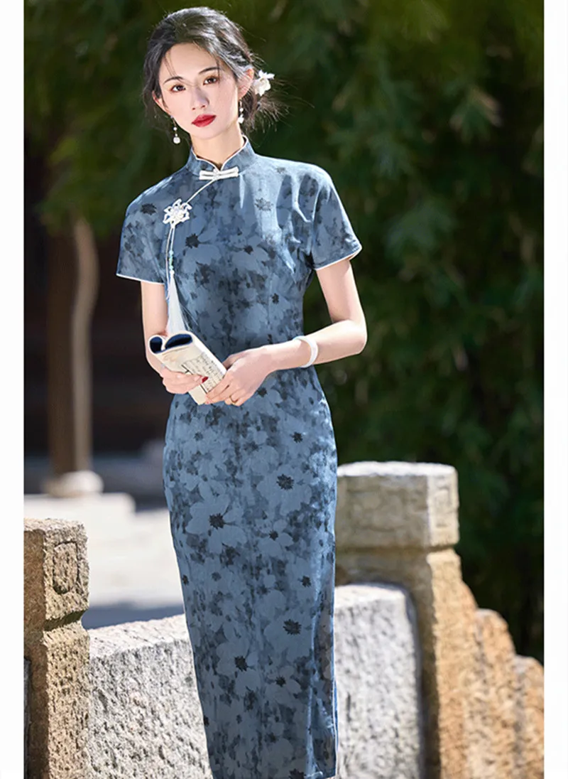 Chinese Long Cheongsam Woman Summer Short Sleeve Dress Slim Retro Chinese Style Stand Collar Elegant Print Satin Qipao
Chinese Long Cheongsam Woman Summer Short Sleeve Dress Slim Retro Chinese Style Stand Collar Elegant Print Satin Qipao