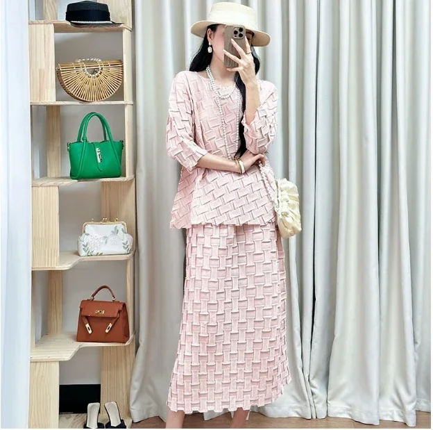 Miyake Style Square Pleat Suit for Women 2025 New Round Neck Long-sleeved Top + Straight Skirt Handmade Pleated Two-piece Set
Miyake Style Square Pleat Suit for Women 2025 New Round Neck Long-sleeved Top + Straight Skirt Handmade Pleated Two-piece Set