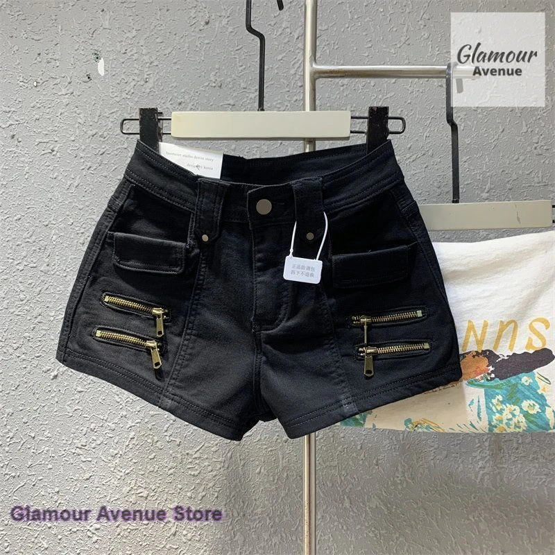 American retro low waist stretch denim shorts female summer new fashion spice girl heavy industry metal zipper casual hot pants.
American retro low waist stretch denim shorts female summer new fashion spice girl heavy industry metal zipper casual hot pants.