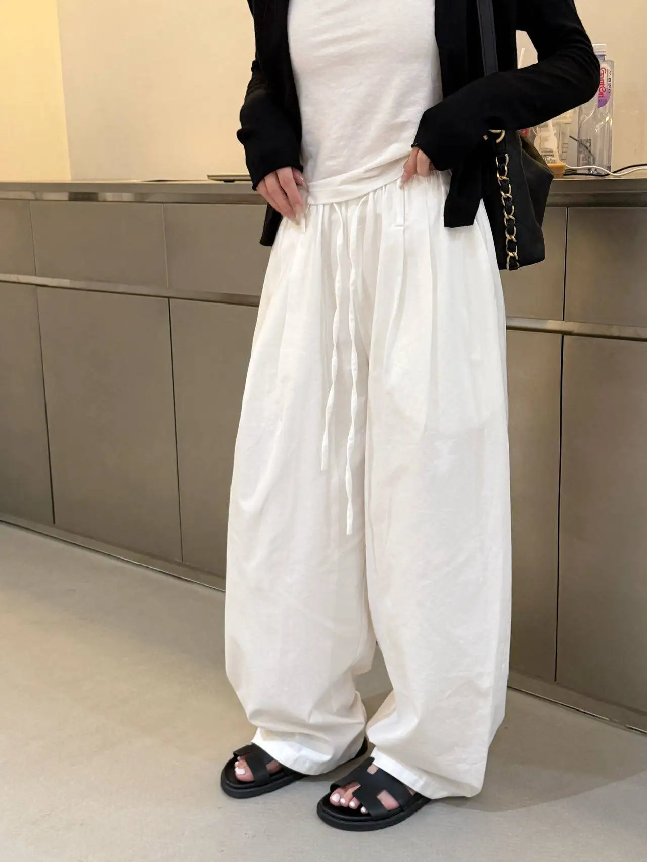 White Silk Straight Leg Wide Leg Pants Women's Loose Casual Sporty Summer Trousers Drapey Classic Loose Bf Lazy Style
White Silk Straight Leg Wide Leg Pants Women's Loose Casual Sporty Summer Trousers Drapey Classic Loose Bf Lazy Style
