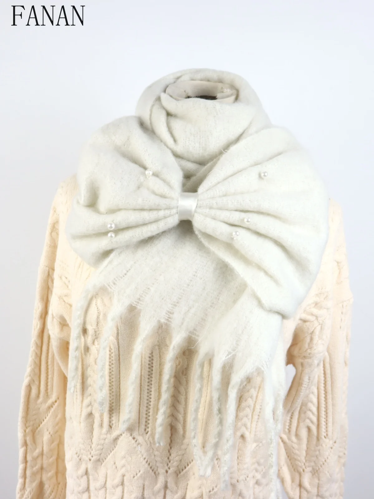Белоснежный шарф для девочек с бантом, зимние теплые непростокаемые милые милые шарфы в японском стиле для женщин, новинка 2023 года
Белоснежный шарф для девочек с бантом, зимние теплые непростокаемые милые милые шарфы в японском стиле для женщин, новинка 2023 года