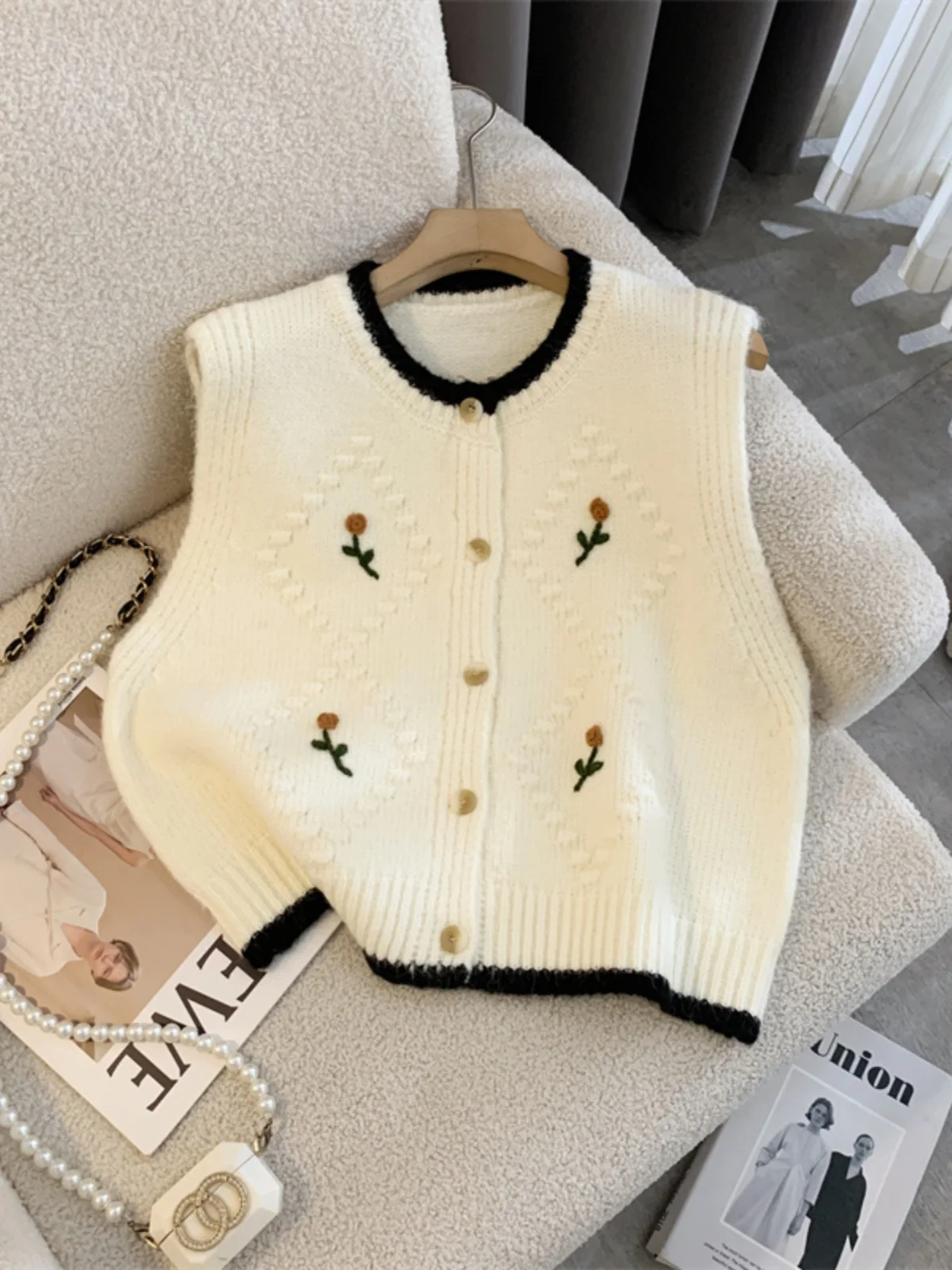 e Knitted Vest Top Women's Spring Autumn Faionable Beautiful Contrast Color Lace Collar Sweater Vest Comfortable Str...
e Knitted Vest Top Women's Spring Autumn Faionable Beautiful Contrast Color Lace Collar Sweater Vest Comfortable Str...
