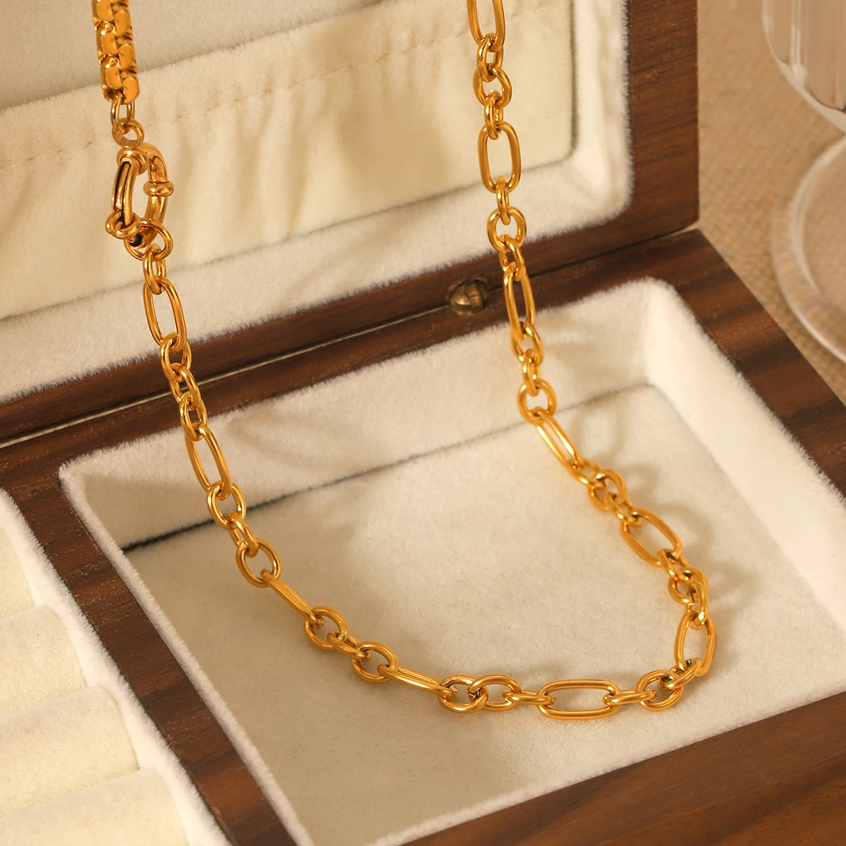 Wide Necklace For Women With Clasp Waterproof 18k Gold Plated Stainless Steel Necklace Creative Couple Necklace Fashion Jewelry
Wide Necklace For Women With Clasp Waterproof 18k Gold Plated Stainless Steel Necklace Creative Couple Necklace Fashion Jewelry