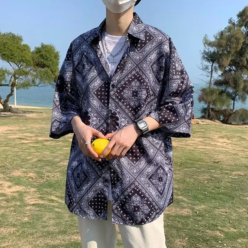 Рубашка-бандана, мужская летняя уличная одежда в стиле пейсли в стиле хип-хоп, пляжная рубашка с короткими рукавами, мужская одежда, Harajuku 2025 y2k Z1
Рубашка-бандана, мужская летняя уличная одежда в стиле пейсли в стиле хип-хоп, пляжная рубашка с короткими рукавами, мужская одежда, Harajuku 2025 y2k Z1