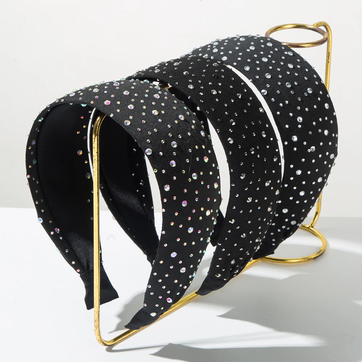 Headband new simple fashion solid color super flash inlaid with diamonds widened headband high sense versatile hair accessories
Headband new simple fashion solid color super flash inlaid with diamonds widened headband high sense versatile hair accessories