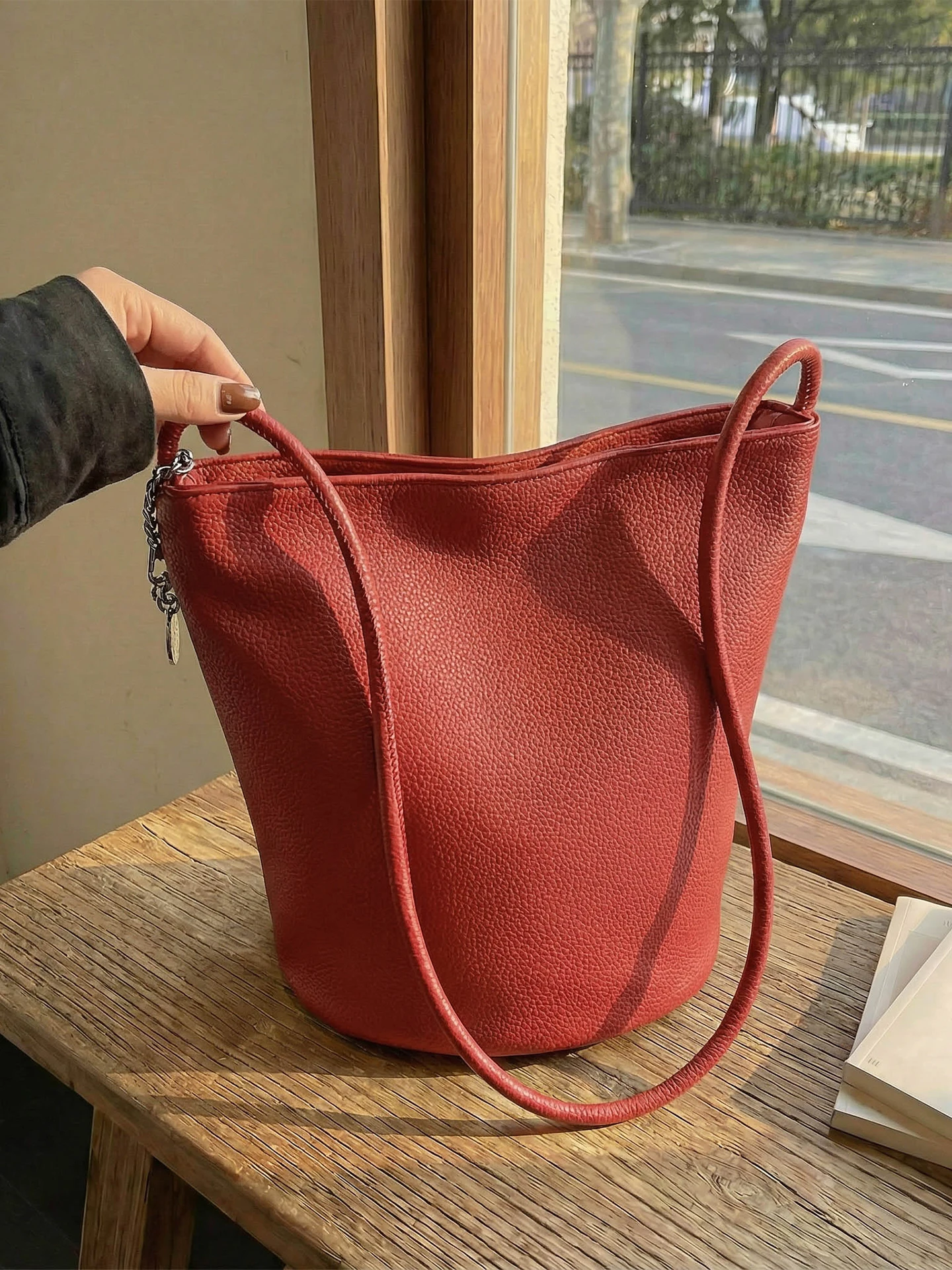 Red Fashionable Casual Women's Bucket Bag Crossbody Shoulder Bag 2026 New Style Versatile High-End Sensation Handbag
Red Fashionable Casual Women's Bucket Bag Crossbody Shoulder Bag 2026 New Style Versatile High-End Sensation Handbag