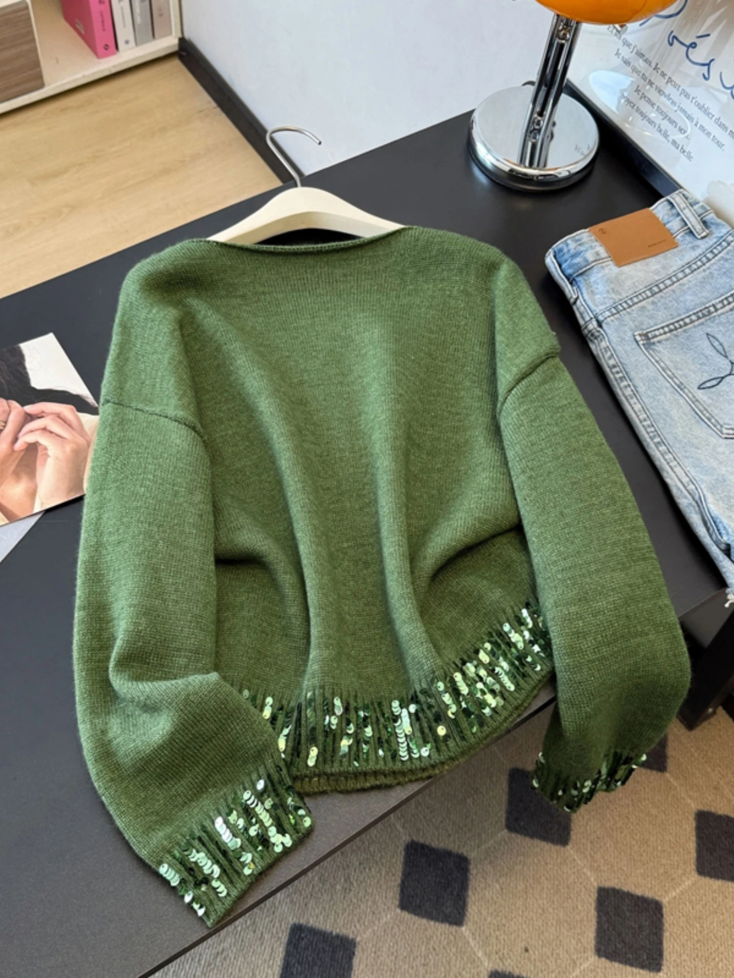 Shiny Sequin Knitted Base Shirt Sweater Women's Spring Autumn New Large Size Beautiful Slimming Top Korean Style Loose Fit
Shiny Sequin Knitted Base Shirt Sweater Women's Spring Autumn New Large Size Beautiful Slimming Top Korean Style Loose Fit