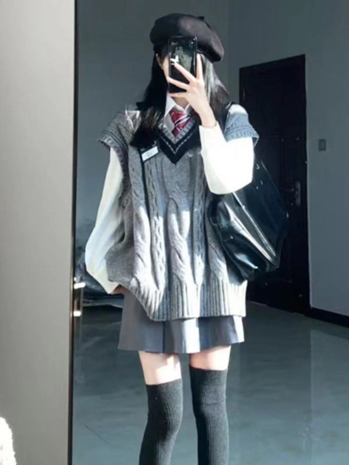 Вязаный жилет для женщин, весенне-осенняя верхняя одежда, универсальный, для многослойных образов, белый, в стиле JK, комплект для колледжа
Вязаный жилет для женщин, весенне-осенняя верхняя одежда, универсальный, для многослойных образов, белый, в стиле JK, комплект для колледжа