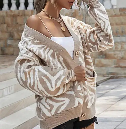 Korean Popular Knitwear Cardigan Source Manufacturer Women's Autumn and Winter Animal Pattern Knitted Cardigan Sweater Jacket
Korean Popular Knitwear Cardigan Source Manufacturer Women's Autumn and Winter Animal Pattern Knitted Cardigan Sweater Jacket
