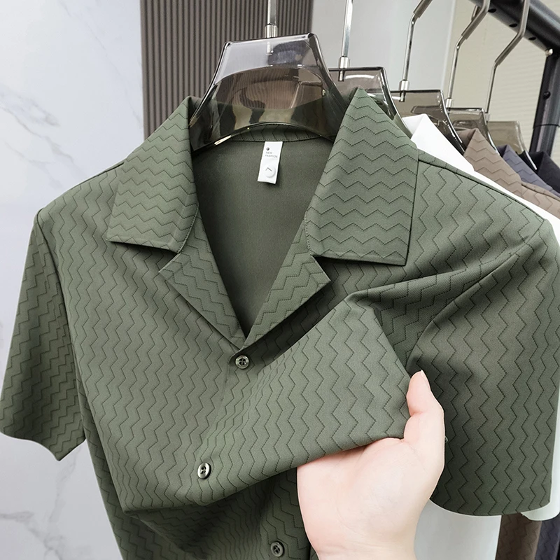High end brand short sleeved shirt personality wave print comfortable luxurious men's fashion business and leisure new lapel top
High end brand short sleeved shirt personality wave print comfortable luxurious men's fashion business and leisure new lapel top