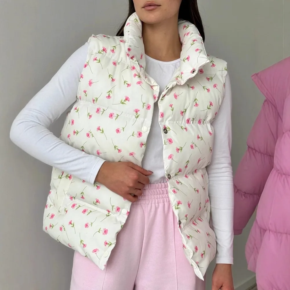 Sweet Flower Printed Cotton Vest Autumn and Winter Women Fashion Stand Collar Loose Daily Office Commuting Thick Warm Jacket New
Sweet Flower Printed Cotton Vest Autumn and Winter Women Fashion Stand Collar Loose Daily Office Commuting Thick Warm Jacket New