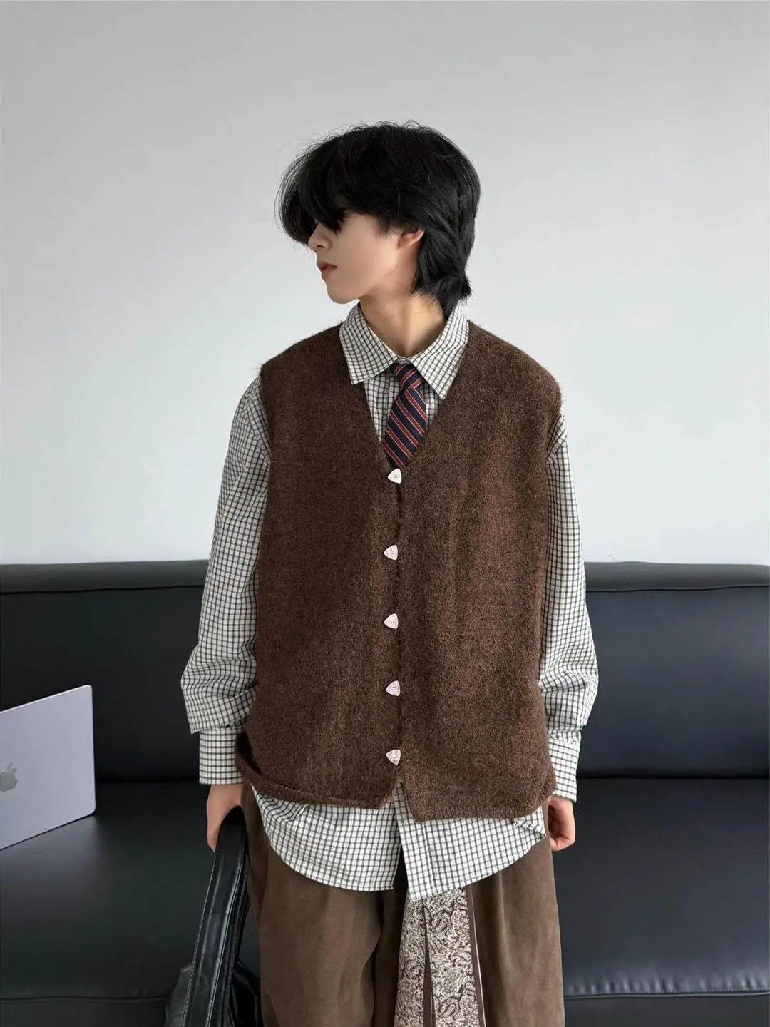 Retro Brown V-Ne Knitted Vest Open Cardigan Men's Casual Svel Sweater Outerwear Autumn Winter Layering Top
Retro Brown V-Ne Knitted Vest Open Cardigan Men's Casual Svel Sweater Outerwear Autumn Winter Layering Top