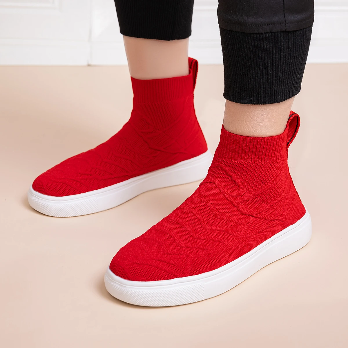 Четырехсезонная персонализированная пара летающих тканых туфель, модная водонепроницаемая и противоскользящая мужская и женская обувь для экспорта
Четырехсезонная персонализированная пара летающих тканых туфель, модная водонепроницаемая и противоскользящая мужская и женская обувь для экспорта