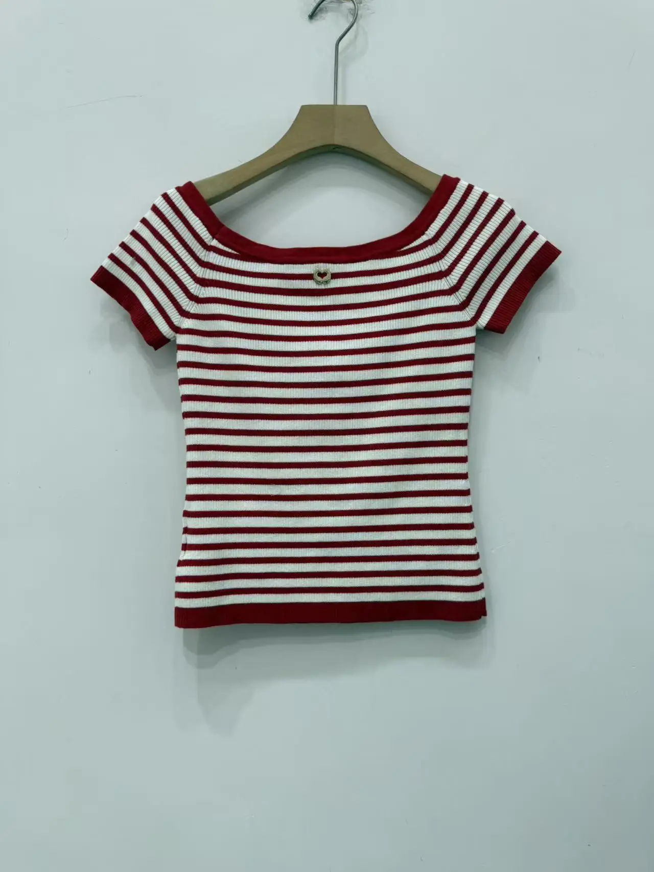 Playful And Fashionable Boat Shaped Collar With Red And White Stripes Ribbed Short Sleeved Slim Knit Sweater For Women
Playful And Fashionable Boat Shaped Collar With Red And White Stripes Ribbed Short Sleeved Slim Knit Sweater For Women