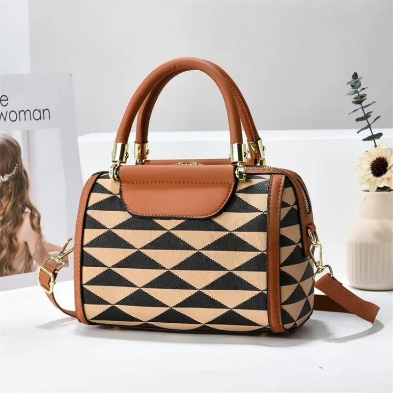 Luxury Leather Shoulder Bag For Women Designer Handbag Crossbody Purse Ladies Elegant Top Handle Tote Classic Bag
Luxury Leather Shoulder Bag For Women Designer Handbag Crossbody Purse Ladies Elegant Top Handle Tote Classic Bag