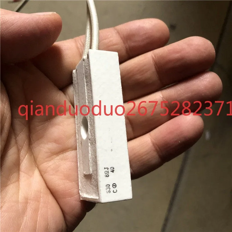 Suitable for Schneider inverter ATV71 and 61 series 15 and 18.5KW charging resistor start current limiting slow S30W 8ΩJ
Suitable for Schneider inverter ATV71 and 61 series 15 and 18.5KW charging resistor start current limiting slow S30W 8ΩJ