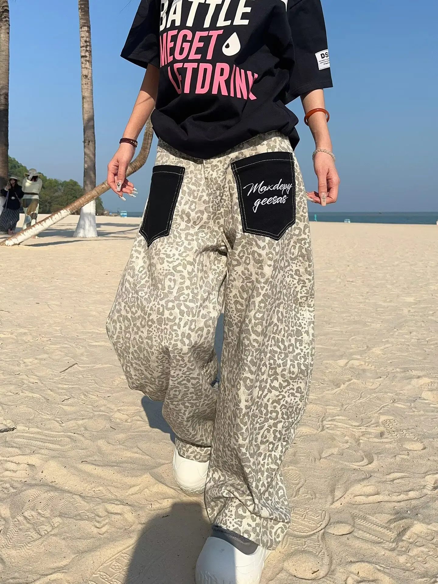 American Washed Leopard Print Wide Leg Jeans for Women Retro Street Distressed Harajuku Style Hottie Baggy Y2K Casual Pants 2026
American Washed Leopard Print Wide Leg Jeans for Women Retro Street Distressed Harajuku Style Hottie Baggy Y2K Casual Pants 2026
