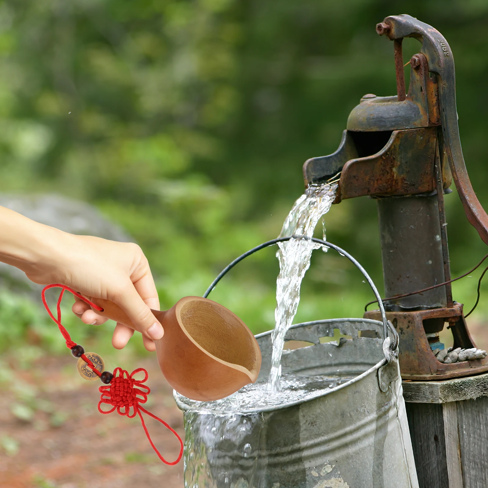 Gourd Water Ladle Large Capacity Lightweight Soup Spoon Kitchen Supplies Portable Watering Bailer Thickened Wear
Gourd Water Ladle Large Capacity Lightweight Soup Spoon Kitchen Supplies Portable Watering Bailer Thickened Wear