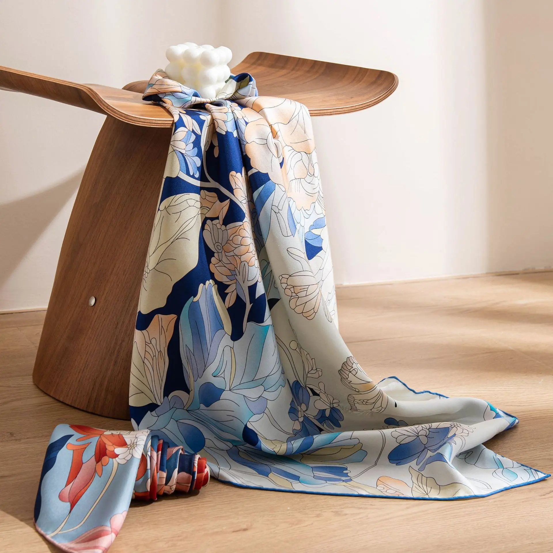 Mulberry silk silk scarf 2025 spring and summer scarf printed silk scarf wedding gift
Mulberry silk silk scarf 2025 spring and summer scarf printed silk scarf wedding gift