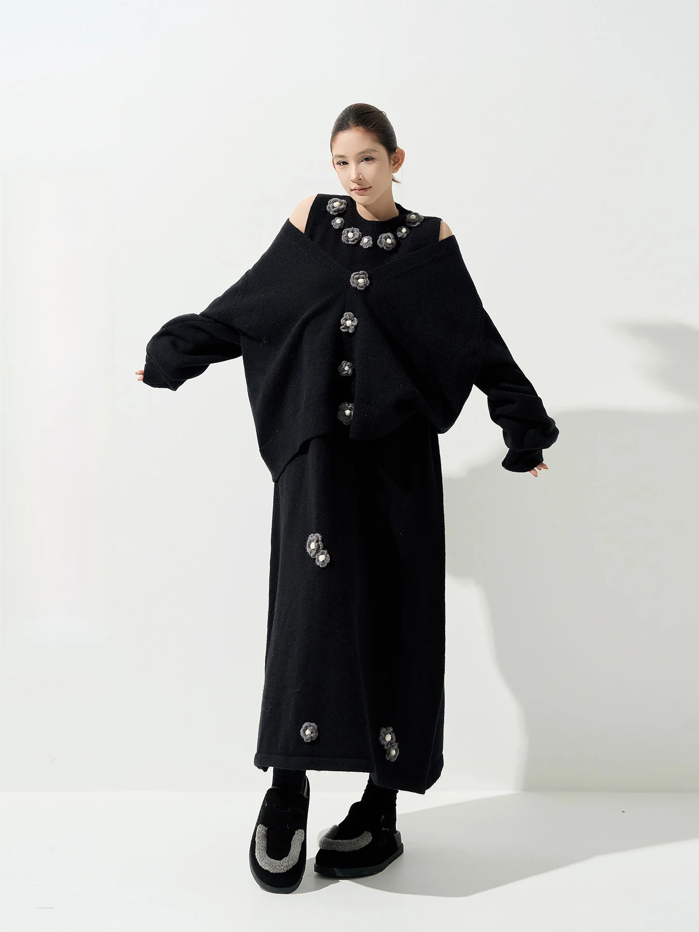 Свободный вязаный кардиган с V-образным вырезом, удлиненный, для женщин, осенне-зимний, в корейском стиле, с цветочным принтом, макси, комплект
Свободный вязаный кардиган с V-образным вырезом, удлиненный, для женщин, осенне-зимний, в корейском стиле, с цветочным принтом, макси, комплект