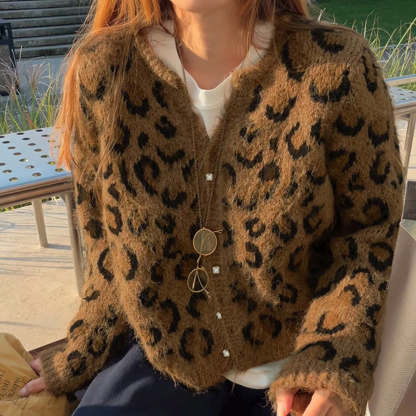 Autumn Winter Fashion Leopard Knitted Sweater Women's New V-Neck Long Sleeve Beautiful Cardigan Casual Versatile Tops
Autumn Winter Fashion Leopard Knitted Sweater Women's New V-Neck Long Sleeve Beautiful Cardigan Casual Versatile Tops