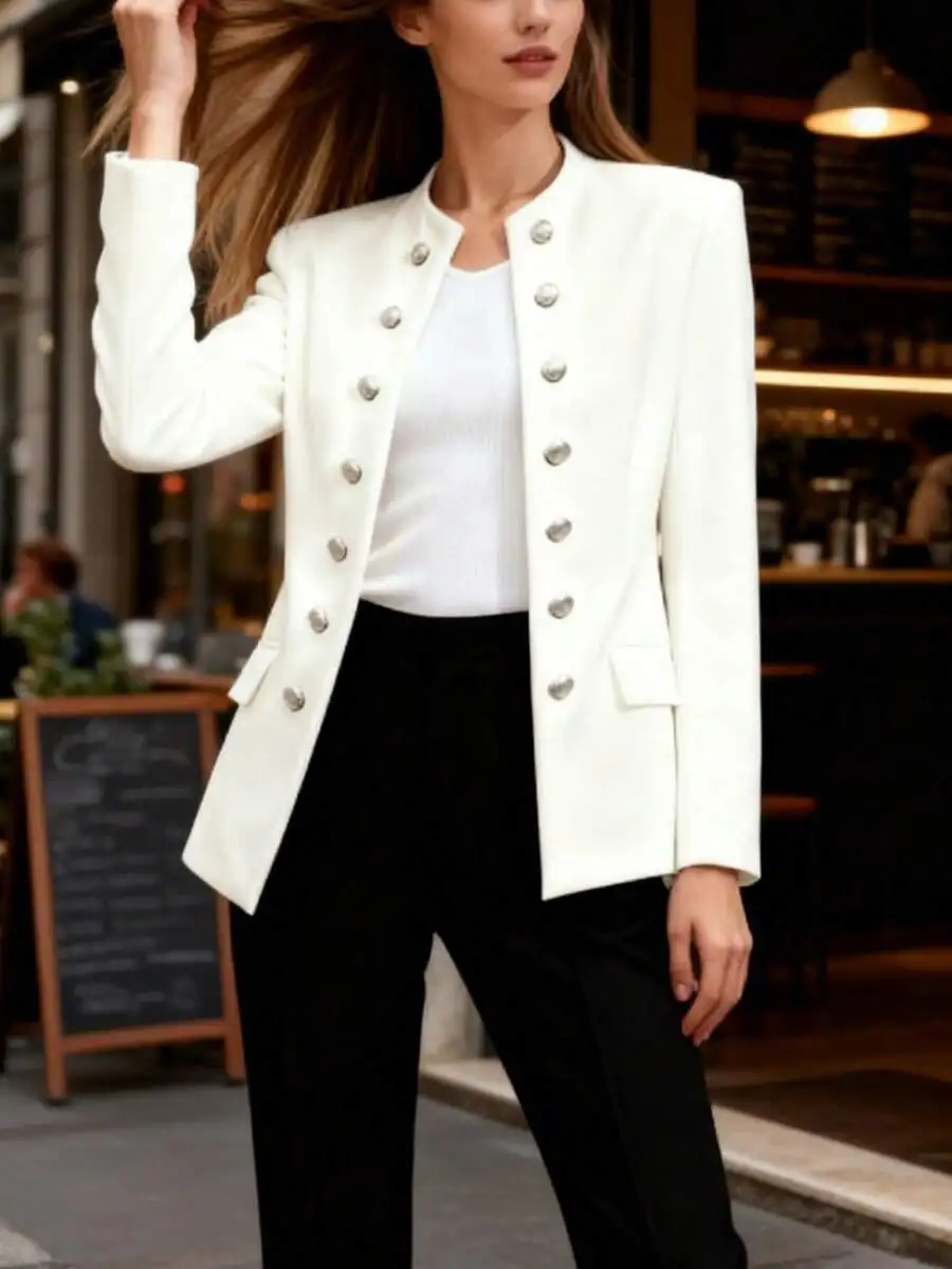 Элегантный женский двубортный блейзер с имитацией карманов
Элегантный женский двубортный блейзер с имитацией карманов