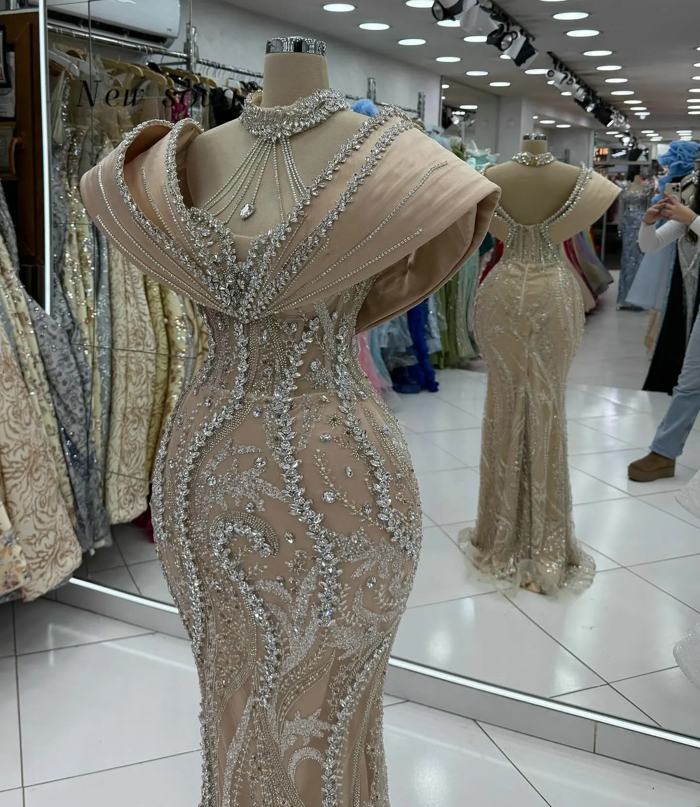 Арабские блестящие платья русалки цвета шампанского для выпускного вечера с кристаллами 2026, вечерние длинные вечерние платья по индивидуальному заказу для свадебной вечеринки, элегантные
Арабские блестящие платья русалки цвета шампанского для выпускного вечера с кристаллами 2026, вечерние длинные вечерние платья по индивидуальному заказу для свадебной вечеринки, элегантные