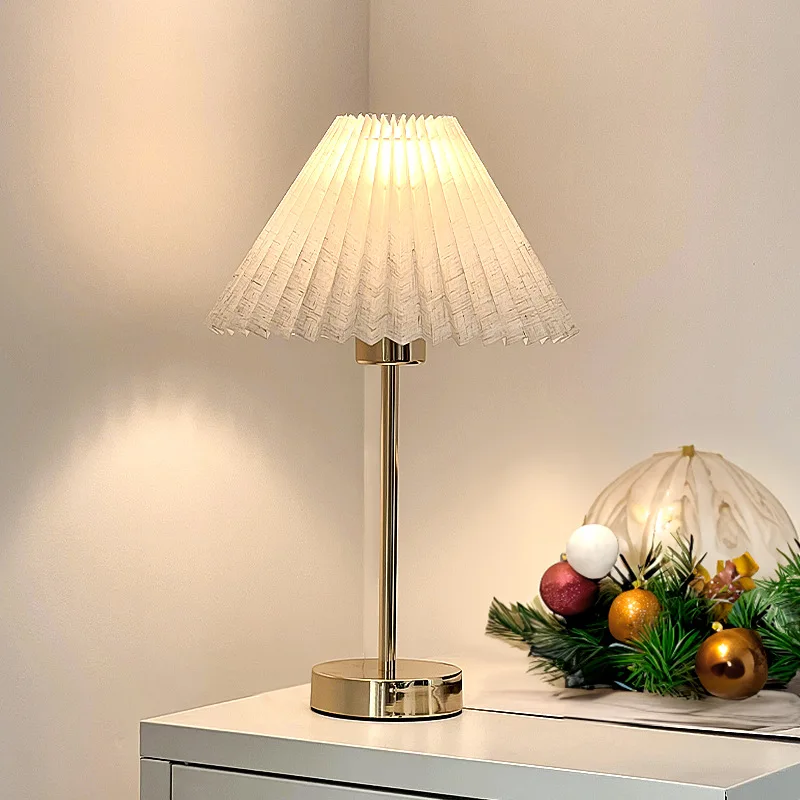 Cross-border new product creative atmosphere night light warm modern home ornament led decorative desk lamp
Cross-border new product creative atmosphere night light warm modern home ornament led decorative desk lamp