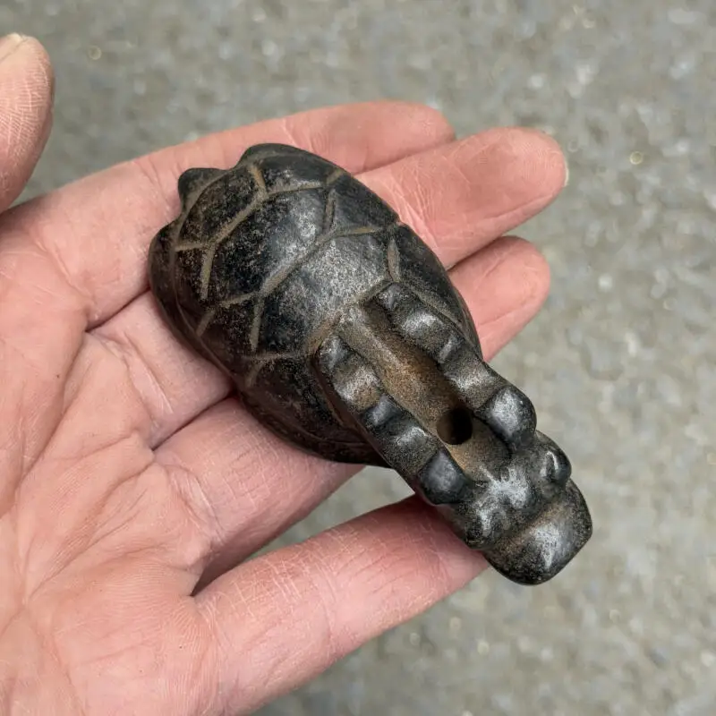 Antique carving Hongshan culture handle piece ornaments folk art collection modern exquisite handicrafts
Antique carving Hongshan culture handle piece ornaments folk art collection modern exquisite handicrafts