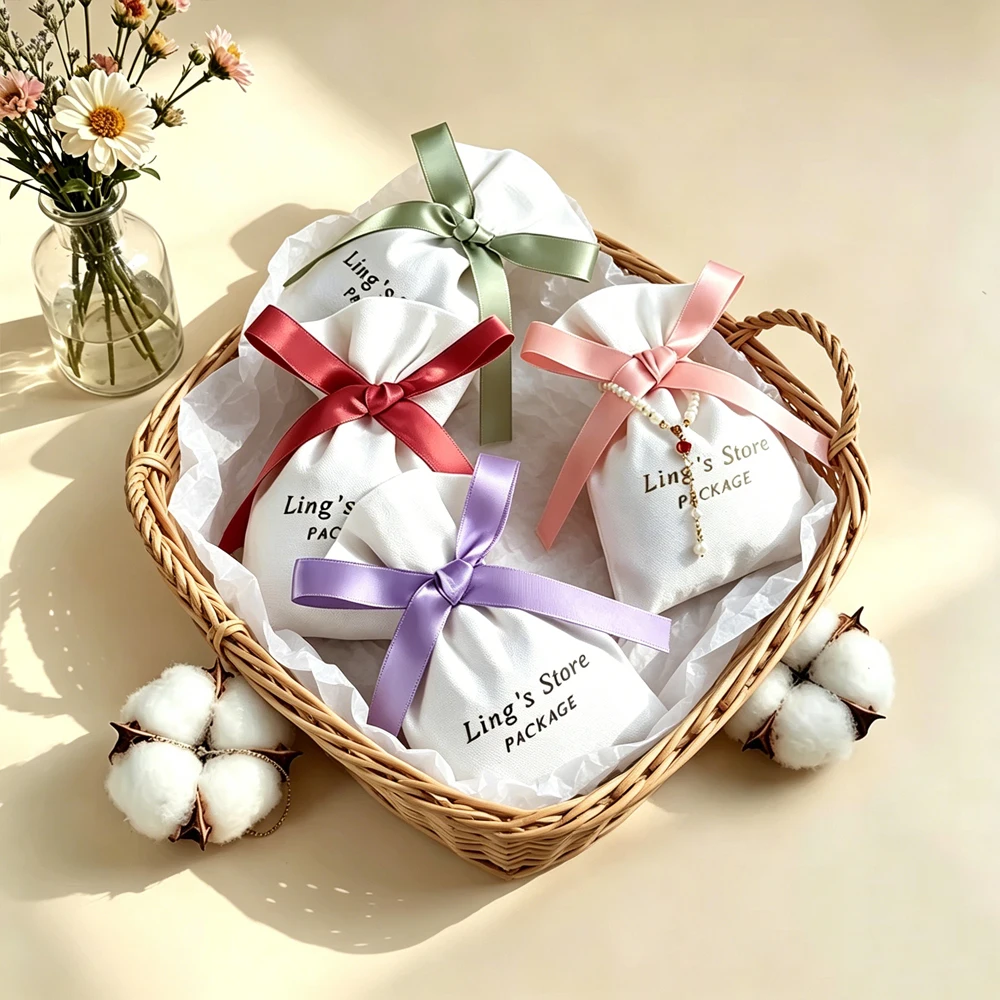 50pcs Personalized White Jewelry Cotton Bag Canvas Muslin Ribbon Earring Ring Bracelet Necklace Pendant Organizer Cosmetic Pouch
50pcs Personalized White Jewelry Cotton Bag Canvas Muslin Ribbon Earring Ring Bracelet Necklace Pendant Organizer Cosmetic Pouch