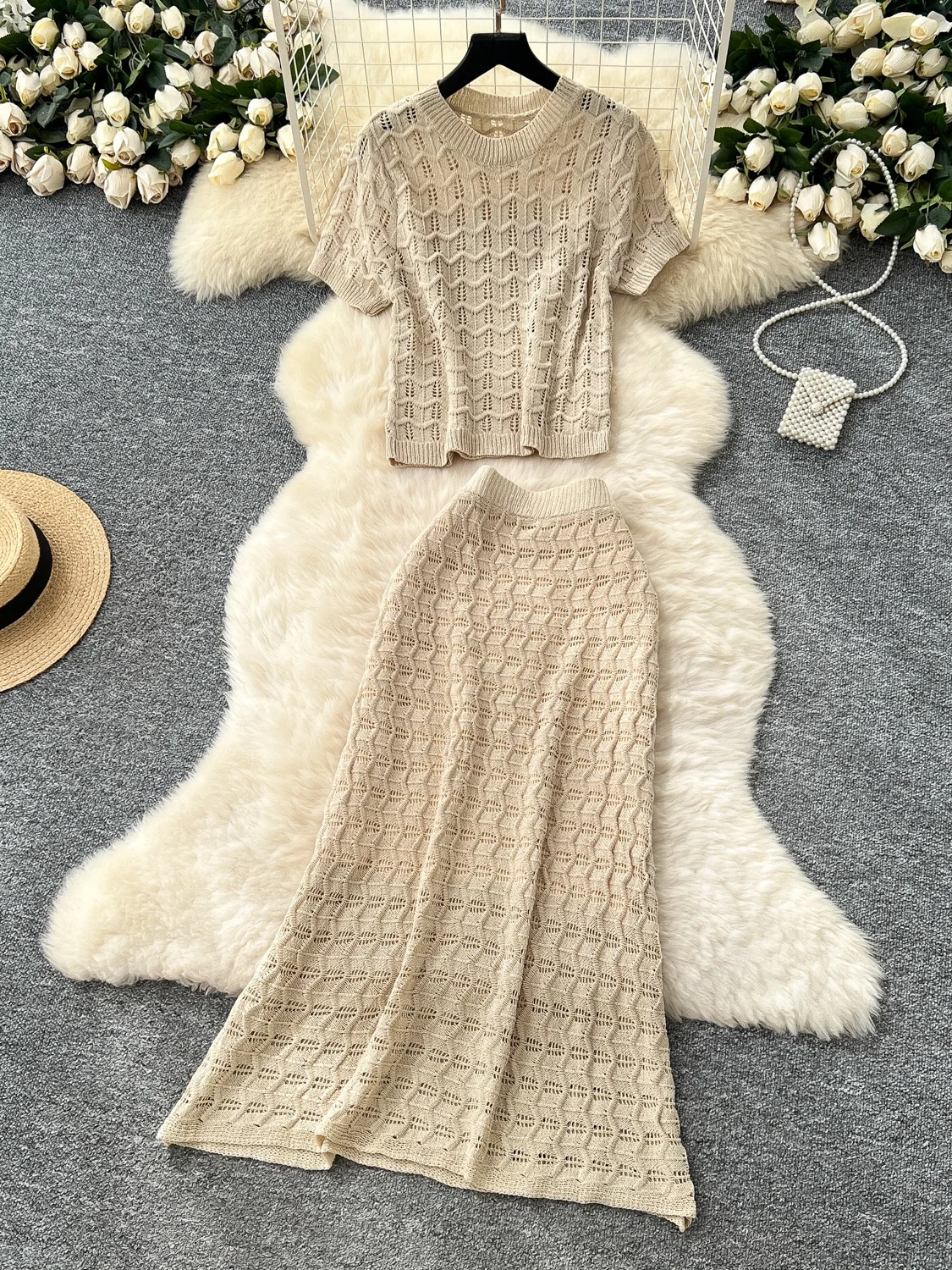 Minimalist round Neck Short Sleeve Hollow out Knitted Top with Elastic Waist Slimming Long Fish Tail Half Skirt Ensemble
Minimalist round Neck Short Sleeve Hollow out Knitted Top with Elastic Waist Slimming Long Fish Tail Half Skirt Ensemble