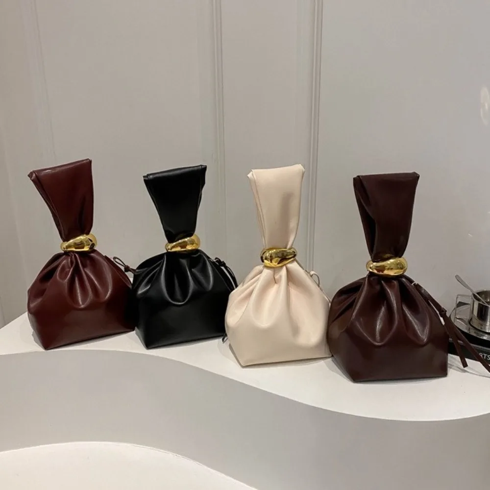 Luxury Solid color PU Leather Clutch Bag Side Zipper Korean Style Party Evening Bag Handbag Coin Pouch Pleated Bucket Bag Daily
Luxury Solid color PU Leather Clutch Bag Side Zipper Korean Style Party Evening Bag Handbag Coin Pouch Pleated Bucket Bag Daily