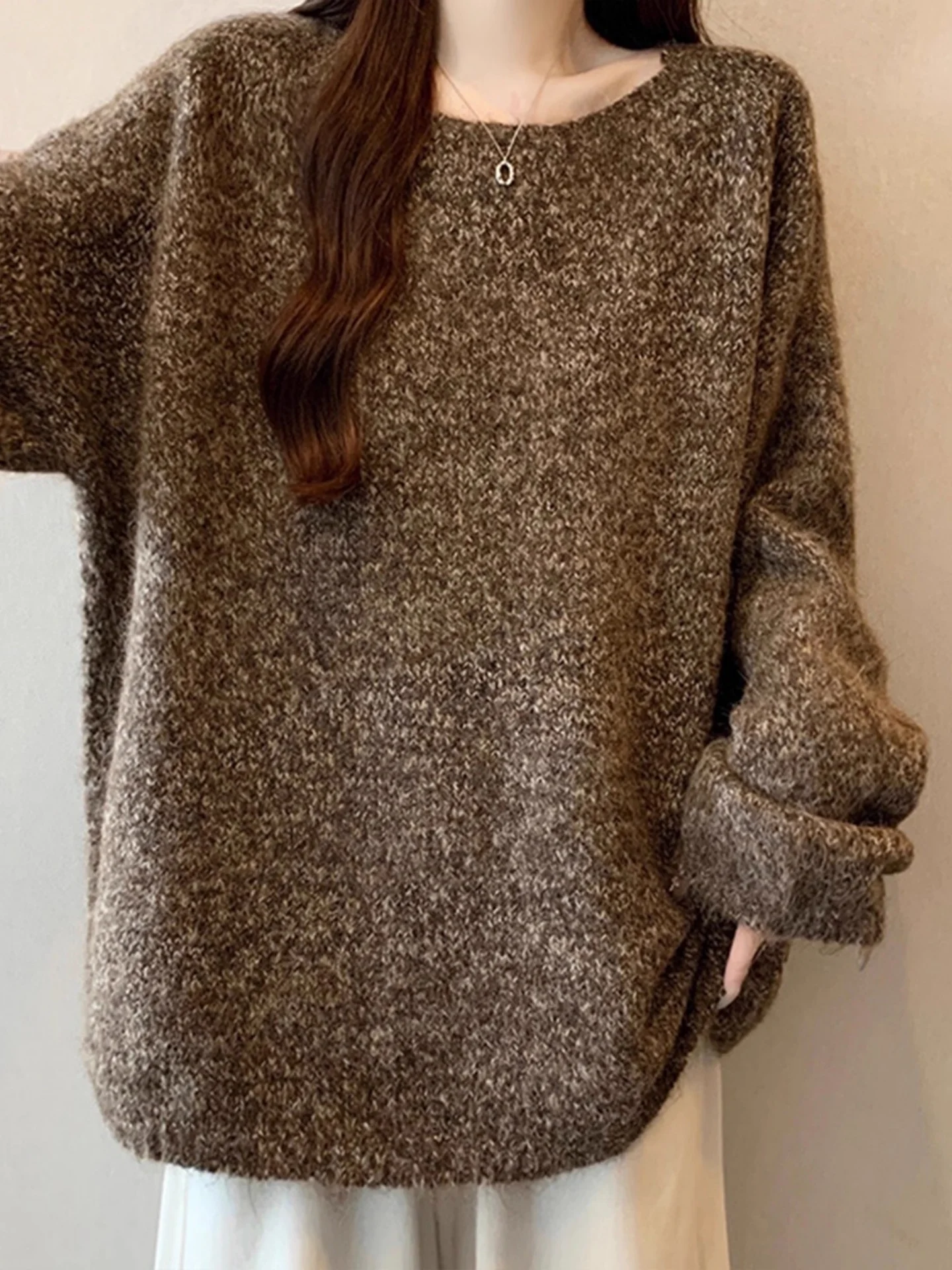 Мягкий уютный длинный вязаный топ свободного кроя для женщин больших размеров, скрывающий живот, осенняя мода
Мягкий уютный длинный вязаный топ свободного кроя для женщин больших размеров, скрывающий живот, осенняя мода