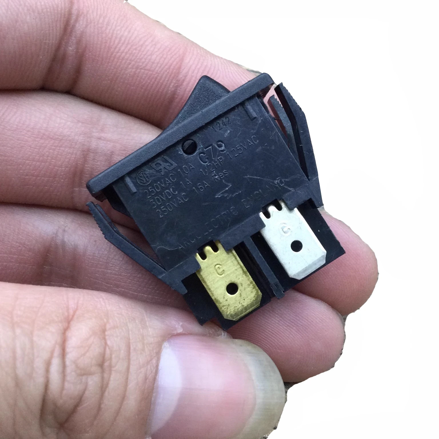 1242 4-pin 2-speed warping power switch 16A250V 30*15mm Imported original ship type switch
1242 4-pin 2-speed warping power switch 16A250V 30*15mm Imported original ship type switch